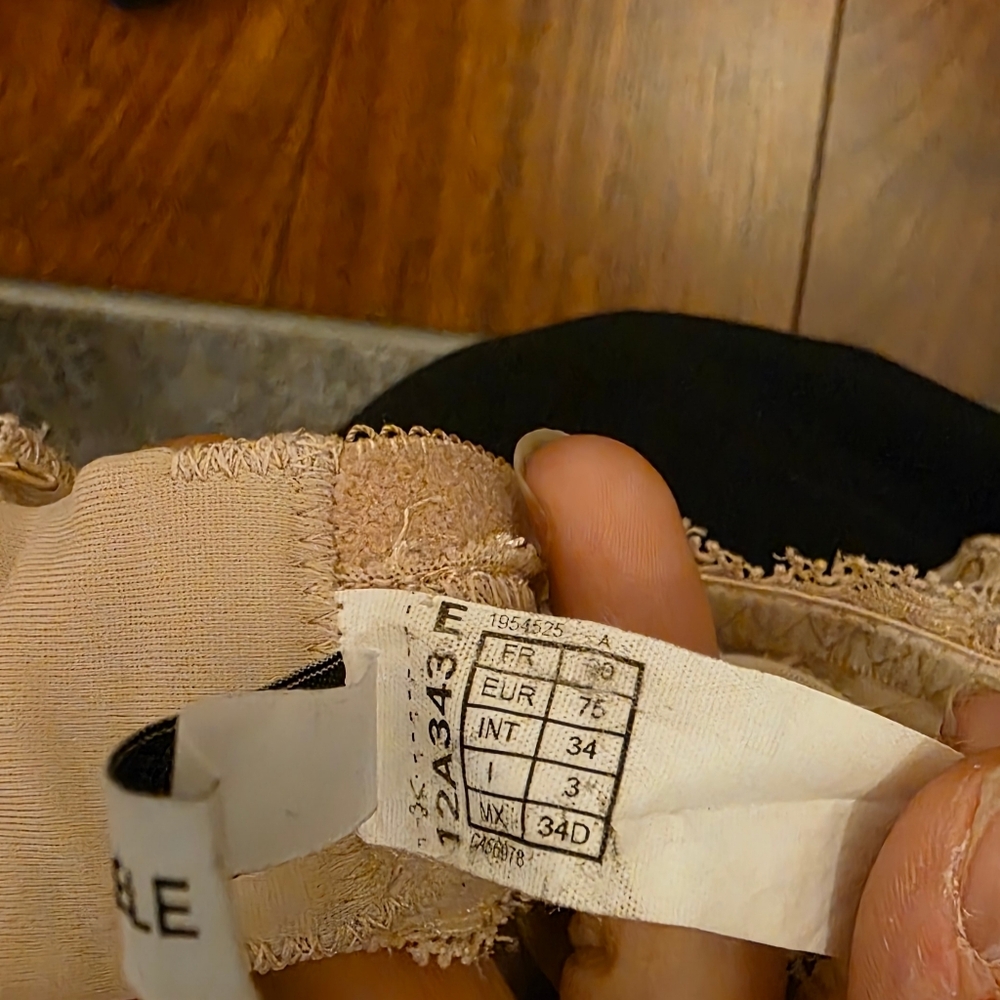 Simone Perele Caresse Demi Bra - Picture 8 of 9